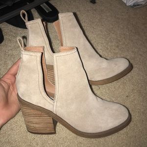 Steve Madden tan booties size 7.5